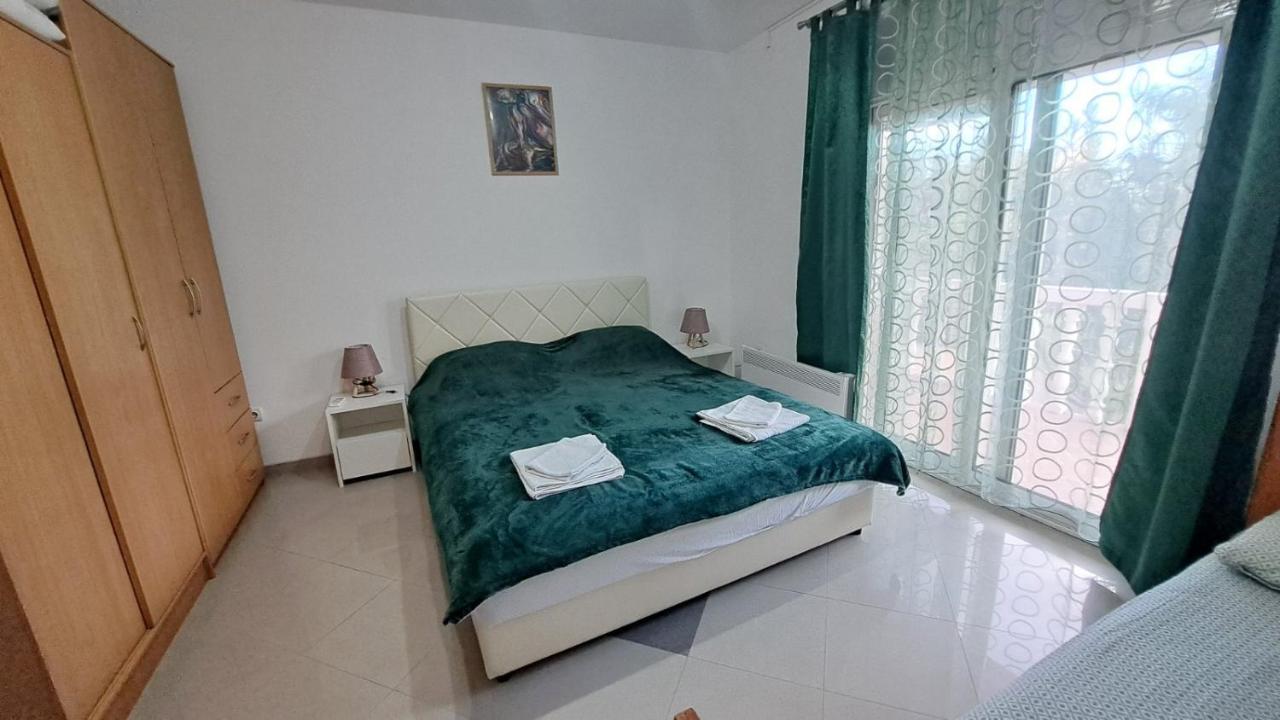 Apartman David - 65M² I Apartman Filip - 55M² Bar Bagian luar foto