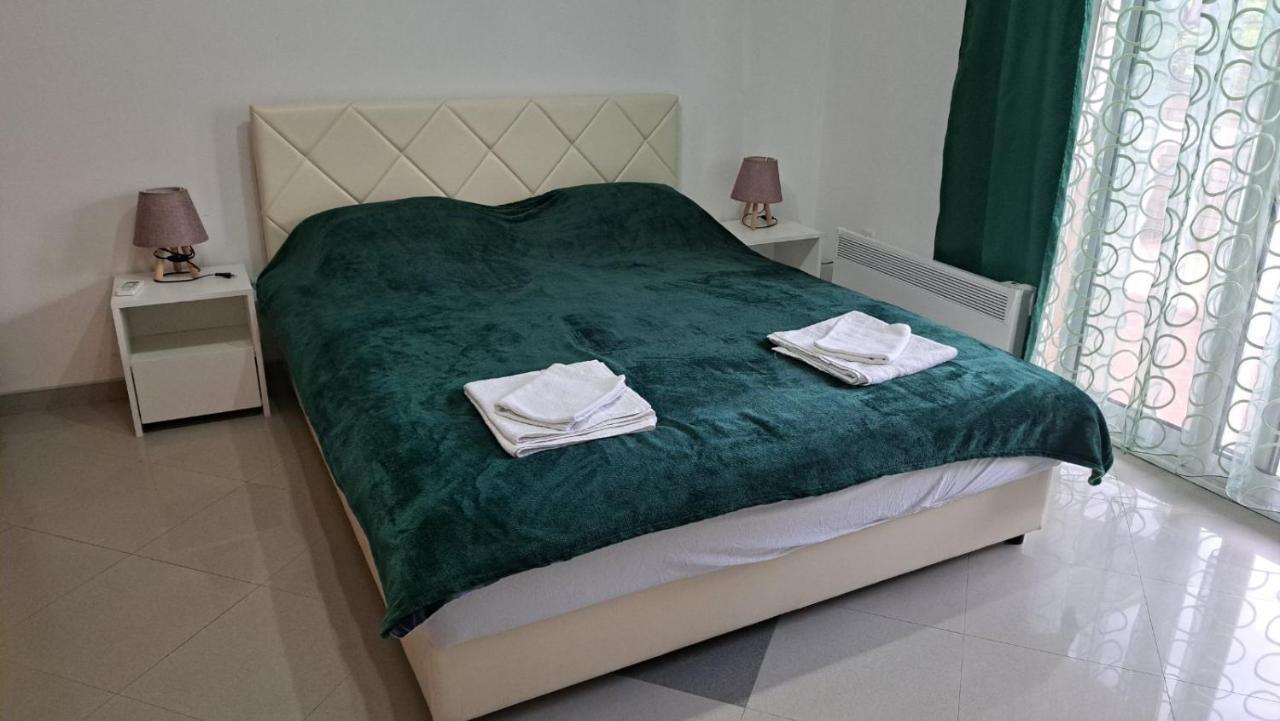 Apartman David - 65M² I Apartman Filip - 55M² Bar Bagian luar foto
