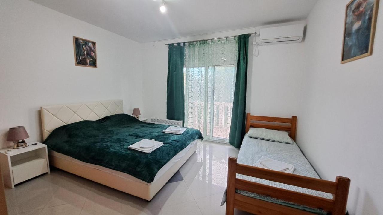 Apartman David - 65M² I Apartman Filip - 55M² Bar Bagian luar foto